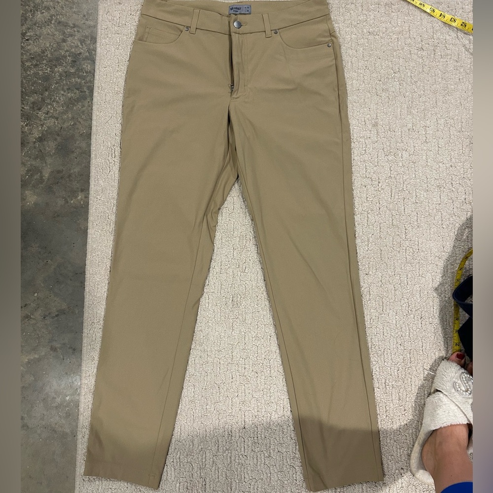Men's VRST Skinny Stretchy Khaki pants. W 32, L 32.
